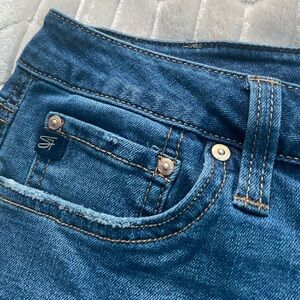 Weekend shorts by Seven7, they are a size 4 but they fit like a 6. Never worn.